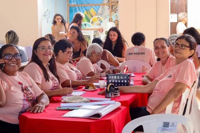 Voluntários e participantes do XIII Projeto Irmãos de Sangue reunidos durante a ação de doação de sangue.