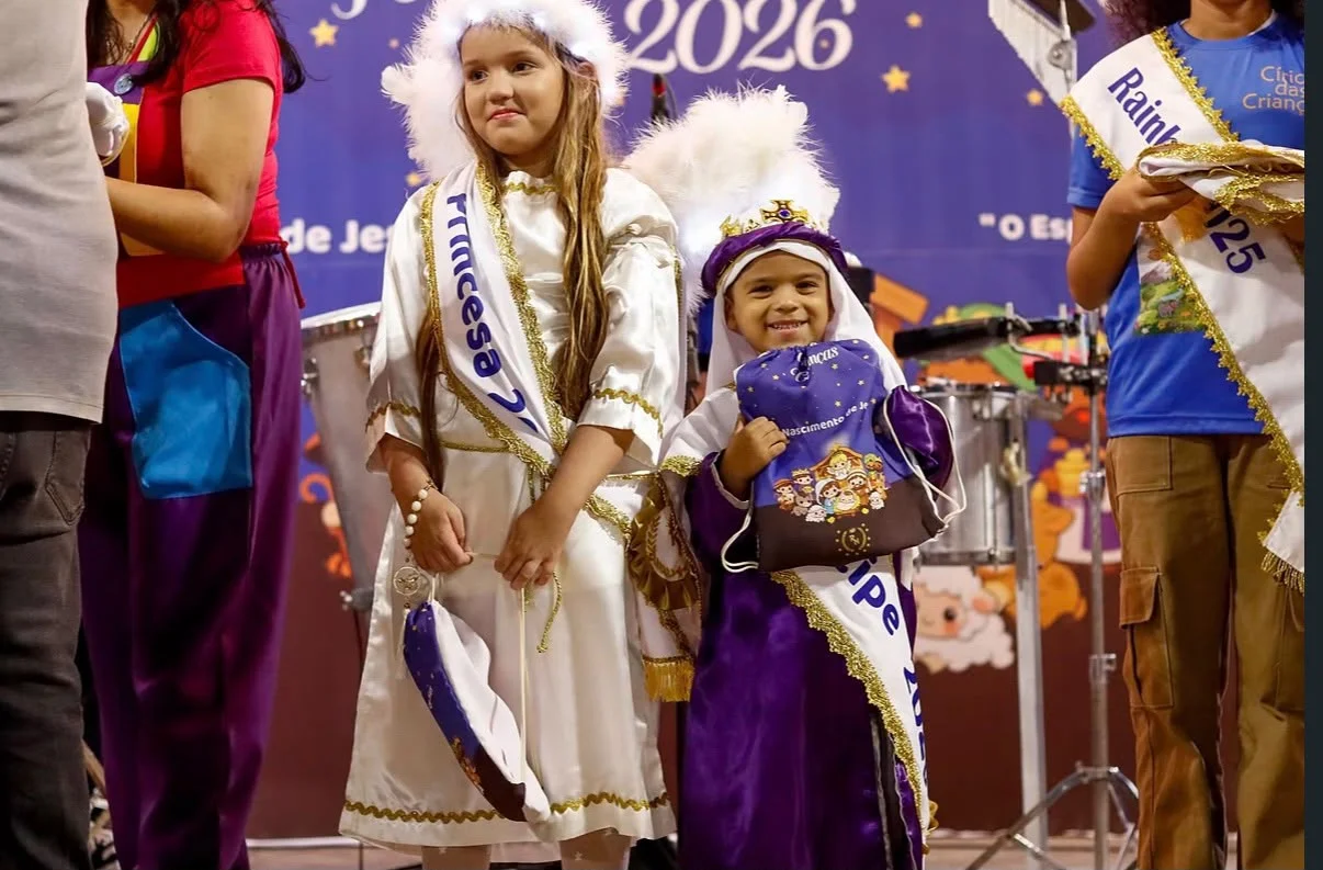 Crianças vencedoras do Reinado em Nazaré 2026 vestidas para o desfile do Círio das Crianças.